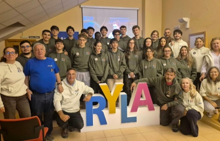Els 23 participants del RYLA Pirineus 2026 a Jaca. Crèdit: Organització RYLA Pirineus 2026.