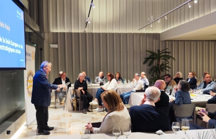Lluis Foix dio al Rotary Club de El Prat, el pasado jueves  una interesantísima conferencia sobre el papel de Europa .