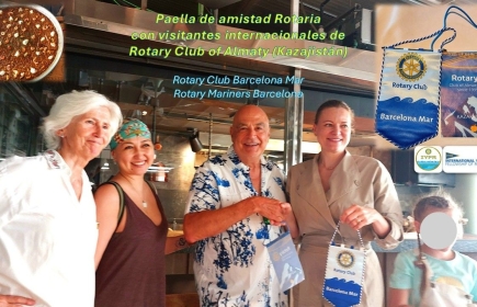 Paella de amistad Rotaria con visitantes internacionales de
Rotary Club of Almaty (Kazajistán)